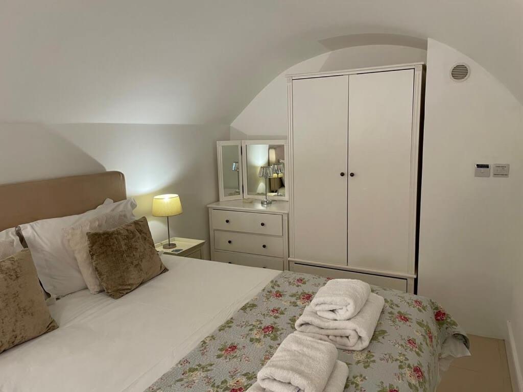 Beautiful 3 Bed Basement Flat With Garden Daire Bath Dış mekan fotoğraf