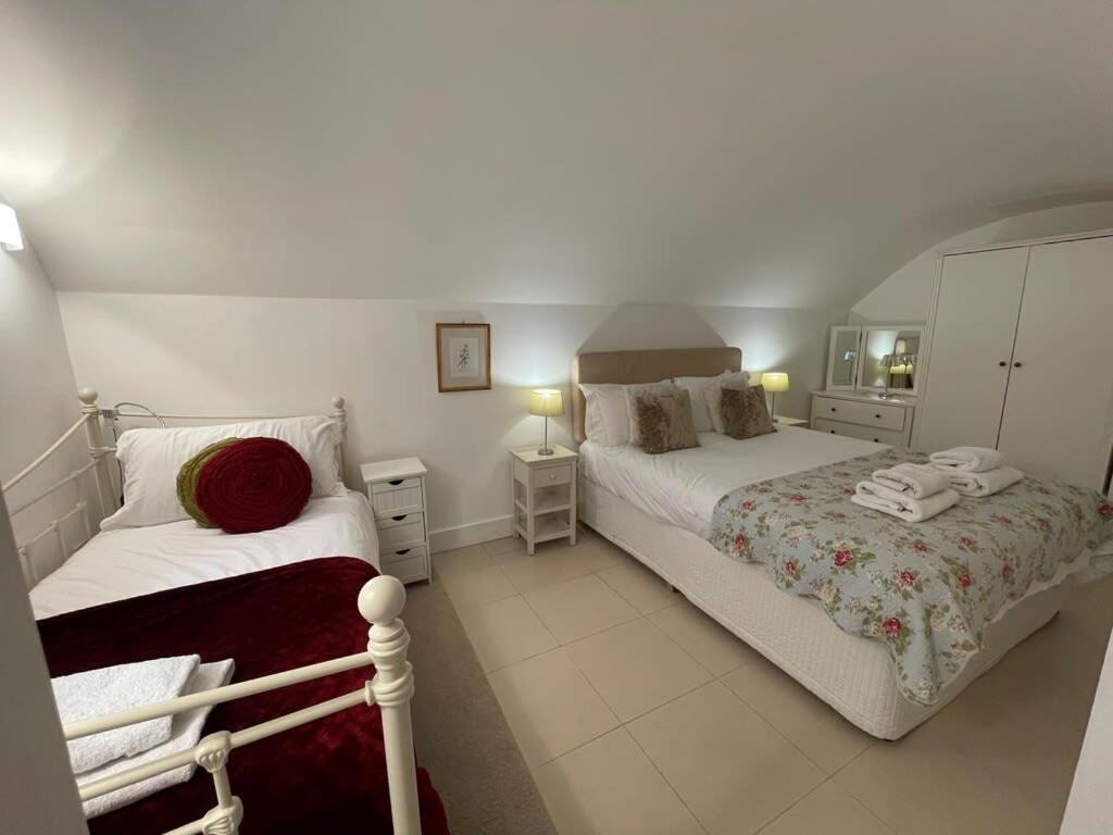 Beautiful 3 Bed Basement Flat With Garden Daire Bath Dış mekan fotoğraf